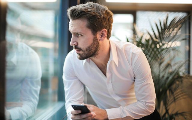 ¿Me pueden despedir por discutir con un compañero de trabajo?