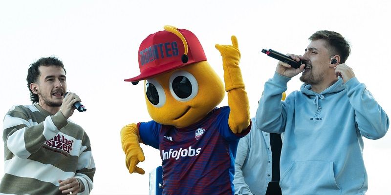 Lola Índigo, Gerard Romero, The Tyets y JIJANTES, en la presentación de la nueva Kings League InfoJobs